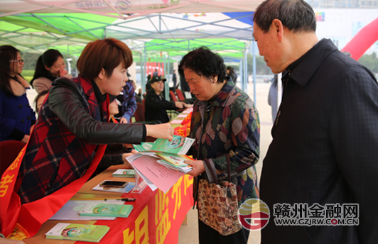 市银监分局组织参加金融消费者权益日宣传活动