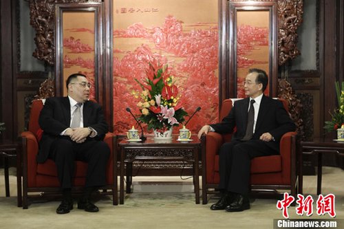 温家宝会见崔世安 提醒提高澳门经济抗风险能力
