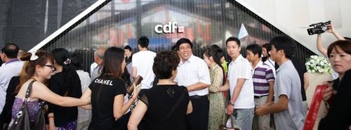 三亚免税店6天接待10万人 多数来自二三线城市