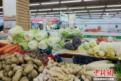 超市里的蔬菜。<a target='_blank' href='http://www.chinanews.com/' _fcksavedurl='http://www.chinanews.com/' ></table>中新网</a>记者 李金磊 摄