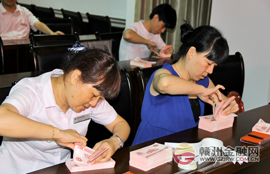 崇义邮储银行举办技能大赛 提高业务水平