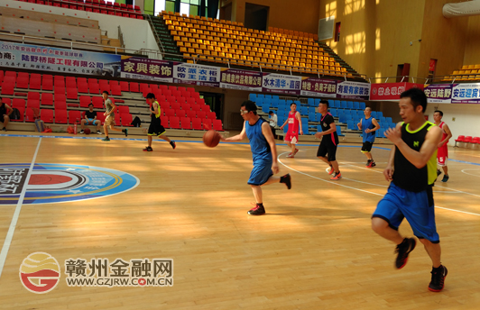 邮储银行安远支行与赣州分行举行男子篮球友谊赛