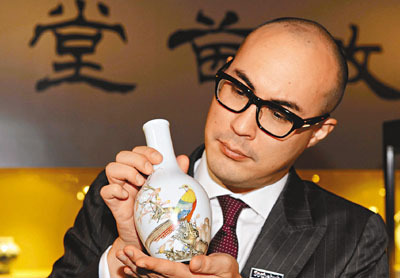 乾隆珐琅彩瓶将在香港拍卖 估价达1.8亿(图)