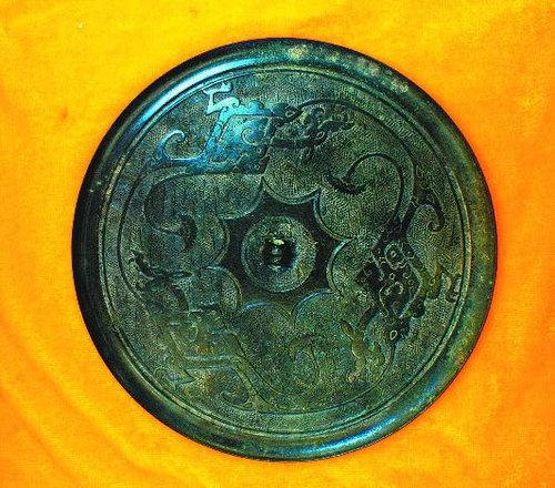 朱友明：收藏铜镜 把玩历史