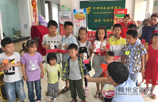 邮储银行会昌西江镇支行开展亲子活动共度父亲节
