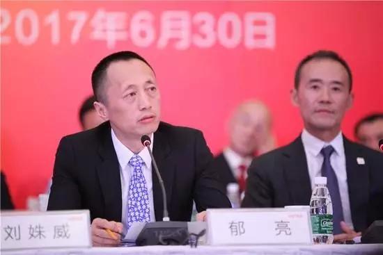 今年6月30日的万科股东大会上，王石告别，郁亮接任万科董事长。宝能对所有议案投出赞成票。